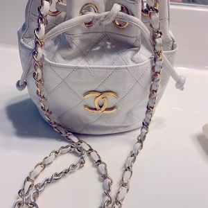 💯 Authentic Vintage CHANEL Bucket Mini White Gold